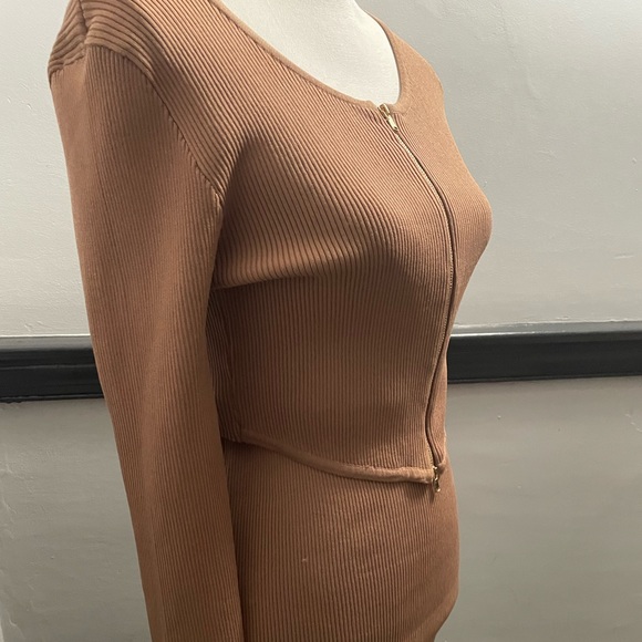 Cutest Tan Fitted 2-Piece Stretch Pencil Skirt W/Matching Zip Jacket - Picture 3 of 4